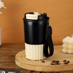 แก้วกาแฟพกพาเก็บความเย็นสีดำทูโทน พร้อมสายคล้องมือสไตล์สปอร์ต