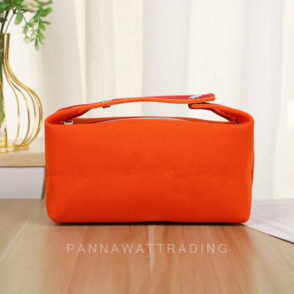 กระเป๋าผ้าแคนวาสทรงกล่องมินิมอล สีส้มสด พร้อมหูหิ้ว แบบแบรนด์เนม