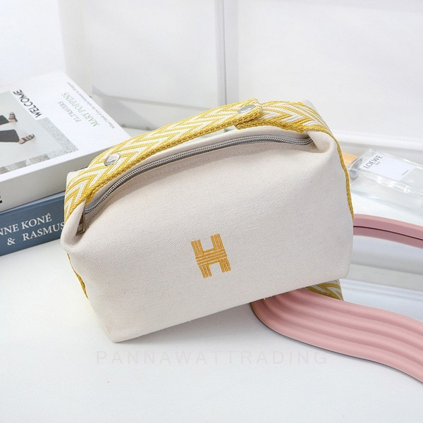 กระเป๋าอเนกประสงค์ Mini Bag ทำจากผ้าแคนวาส หุหิ้วสีเหลืองสด ดีไซน์มินิมอล