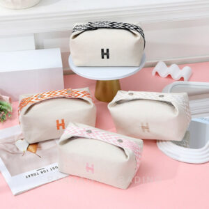 Mini bag กระเป๋าอเนกประสงค์ผ้าแคนวาสสไตล์แบรนด์ ปักโลโก้สวยงาม